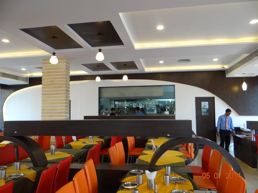 The Temple View Hotel Shirdi Exterior photo