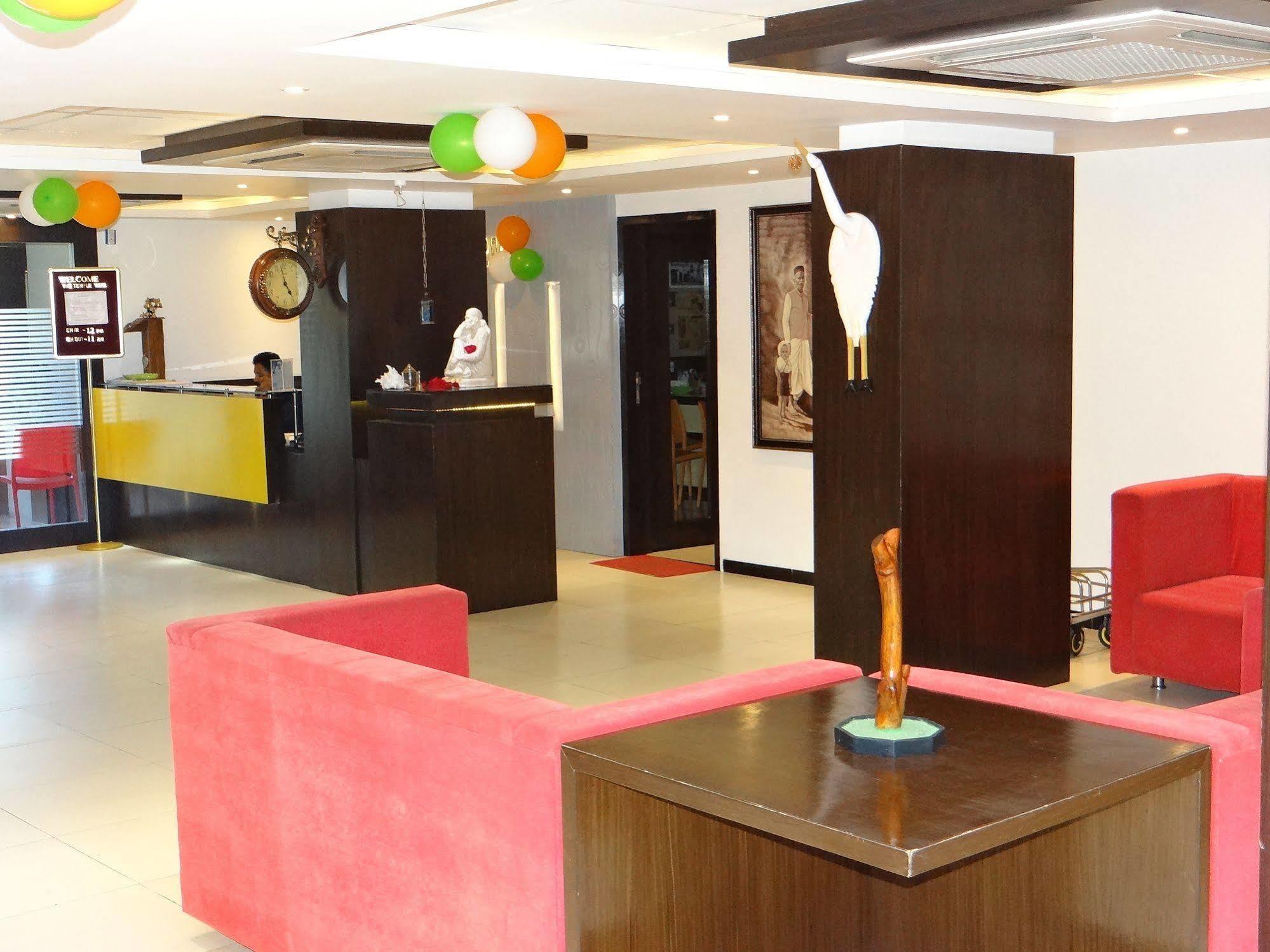 The Temple View Hotel Shirdi Exterior photo